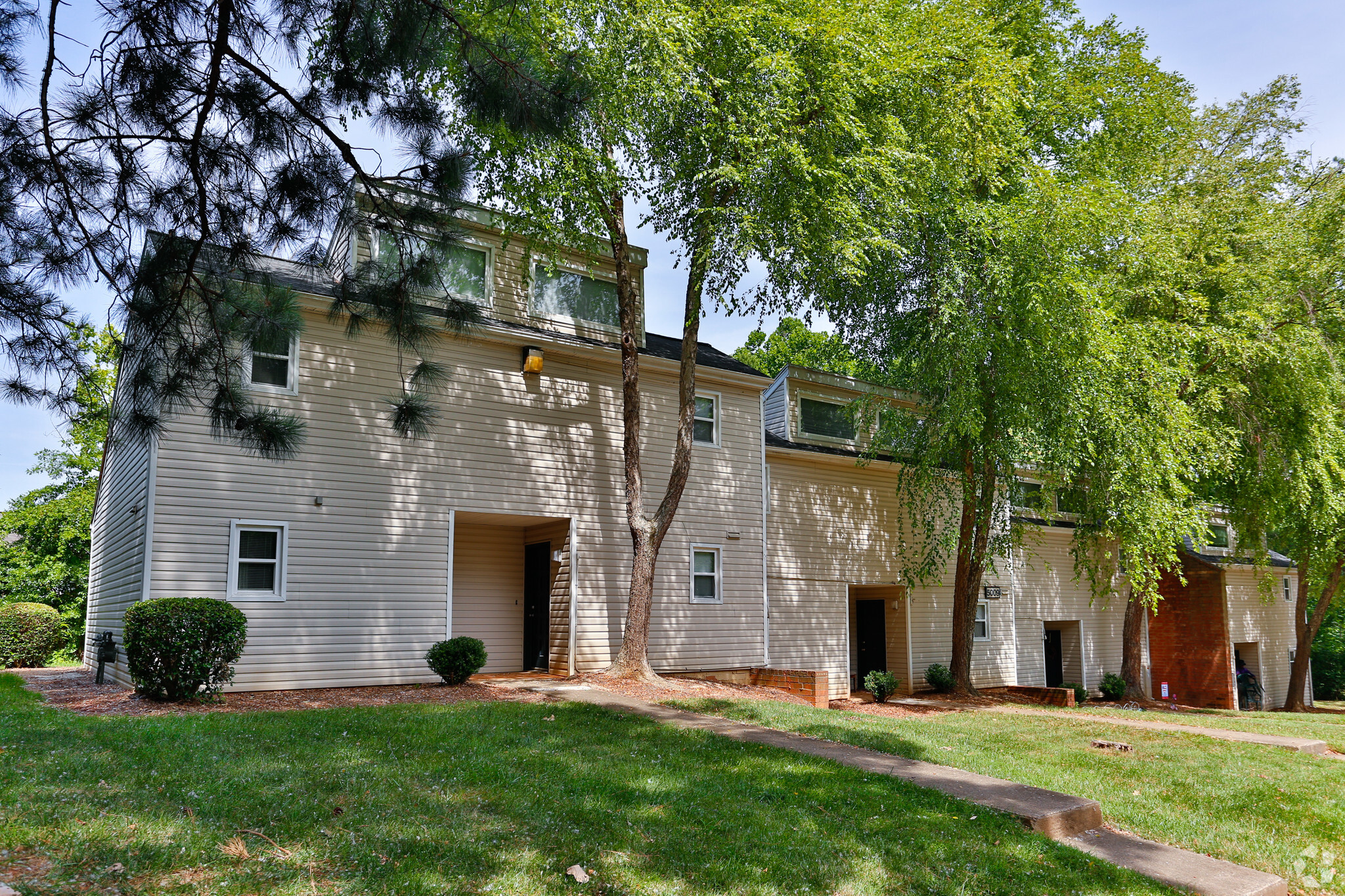 This lakeside apartment community, Emerald Bay Apartments,